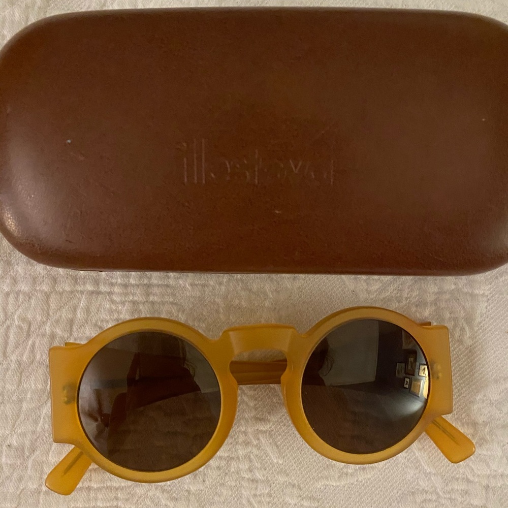 ILLESTEVA SUNGLASSES